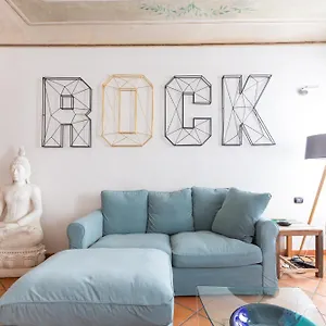 https://cosy-two-bedroom-apartment-close-to-navigli.italymilanhotels.net